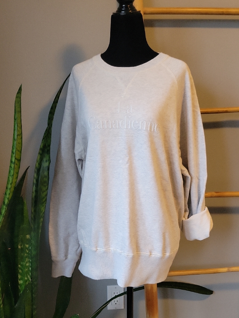 La CANADIENNE Province Of Canada Raglan Sweatshirt